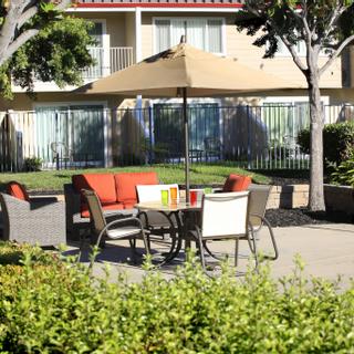 Best Western Plus Garden Court Inn | Fremont, California | Outdoor patio set